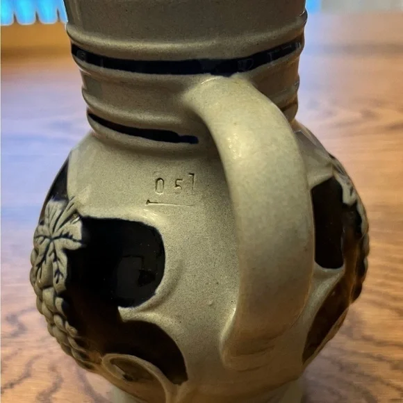 Trink Aus Stein Wine Pitcher Den Edlen Wein German Pottery 1 liter Gray Blue - Picture 3 of 9